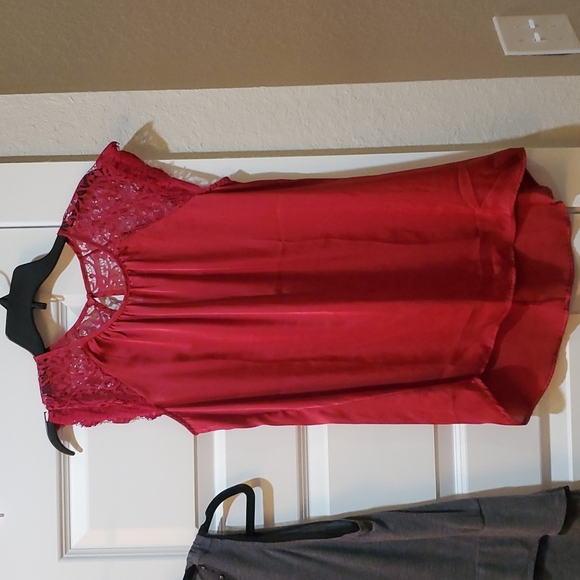 Women's tops some are dressy some are comfy - Picture 12 of 16